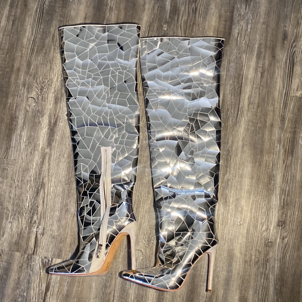 Metallic boots 🔥 - Picture 3 of 4
